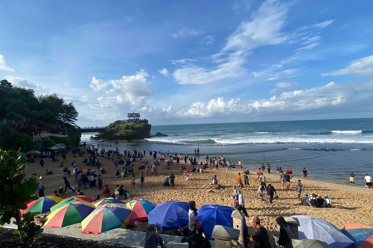 WISATA GUNUNGKIDUL DAN PANTAI DI YOGYAKARTA TEMBUS PULUHAN RIBU PENGUNJUNG